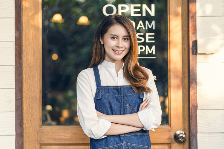 merchant cash advance lady in front of cafe